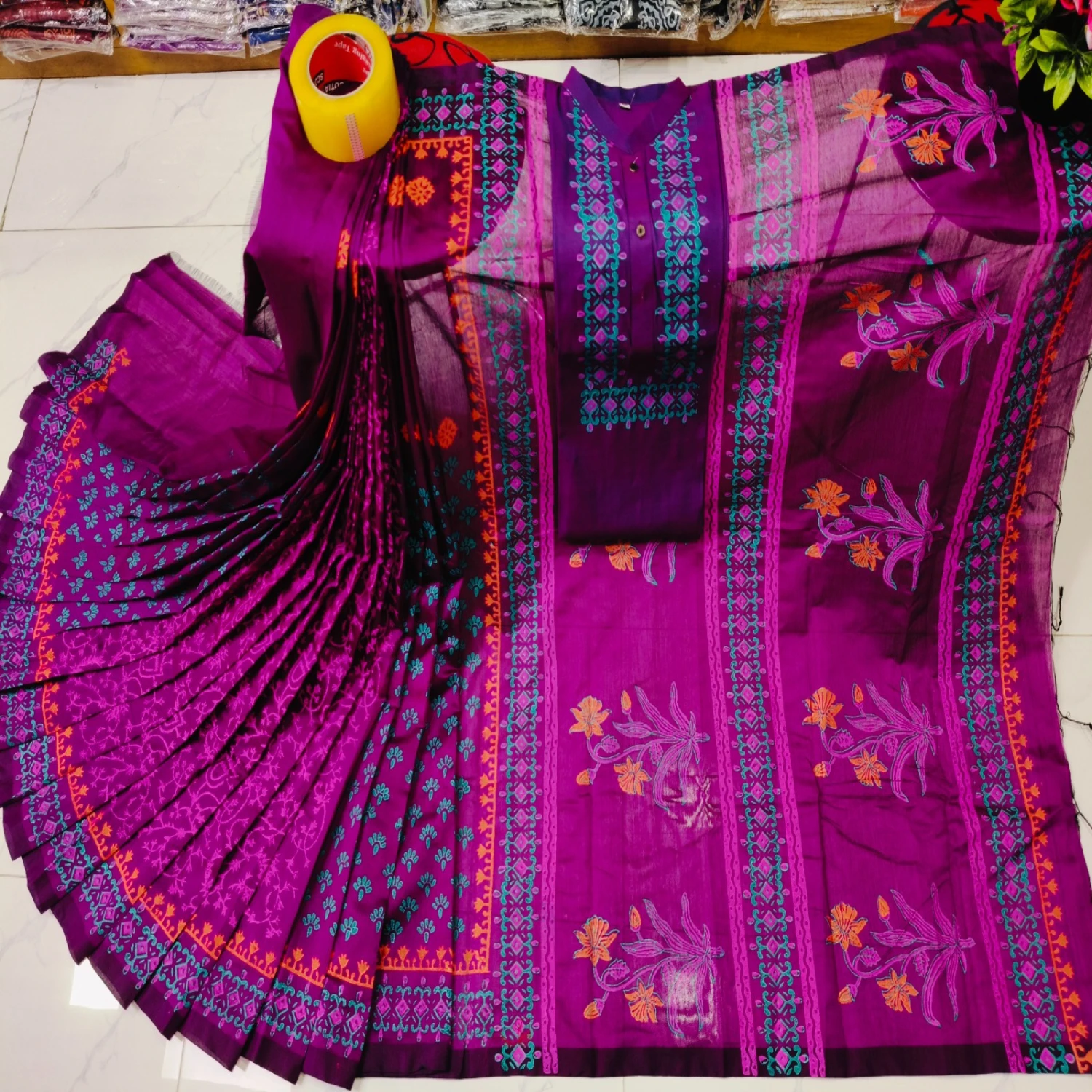 লাল-সাদা কাপল ড্রেস কালেকশন